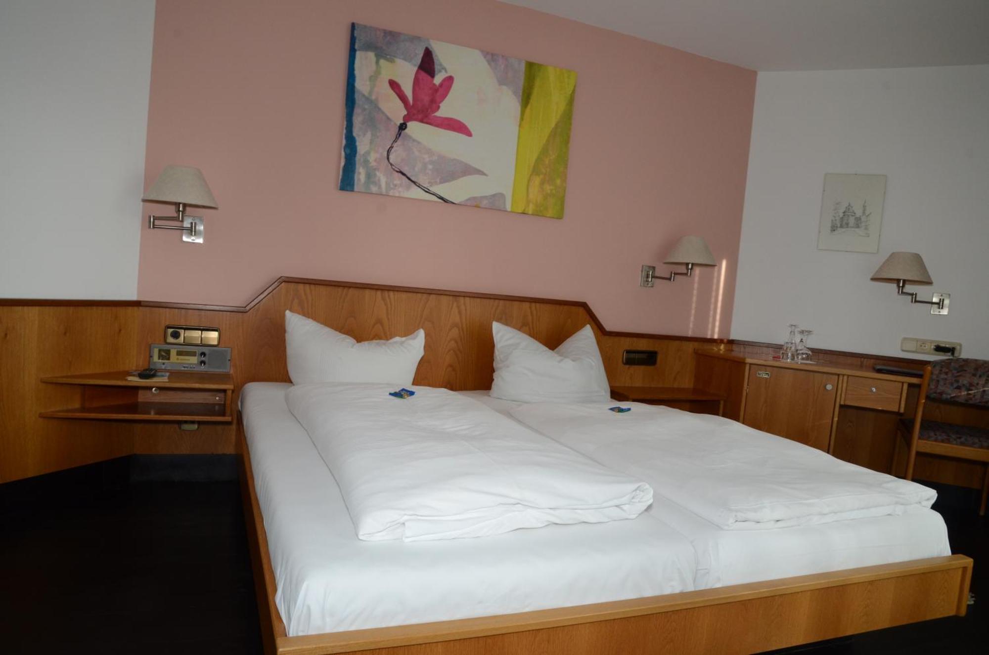 Hotel Mohren Ochsenhausen Екстер'єр фото