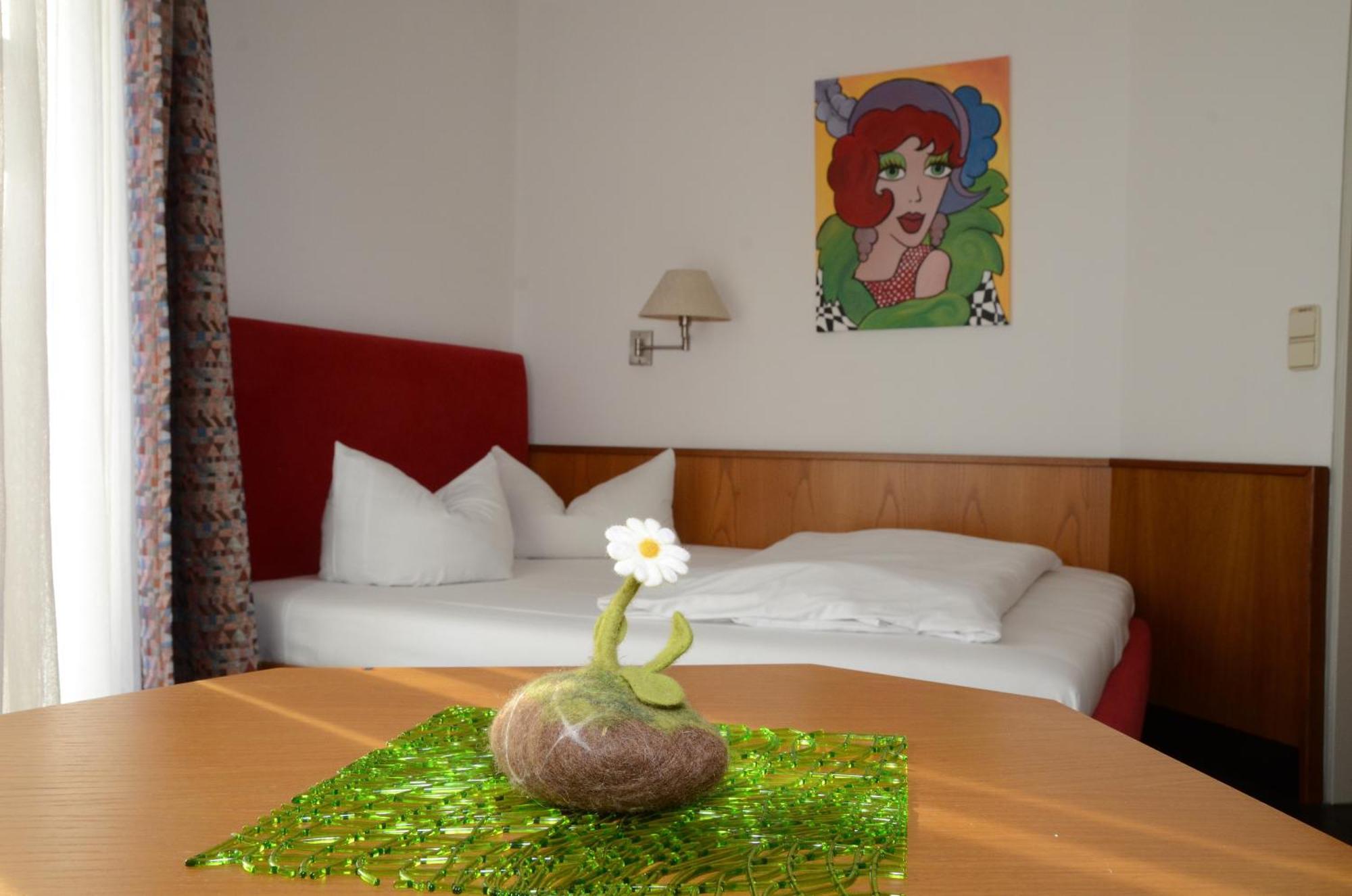 Hotel Mohren Ochsenhausen Екстер'єр фото