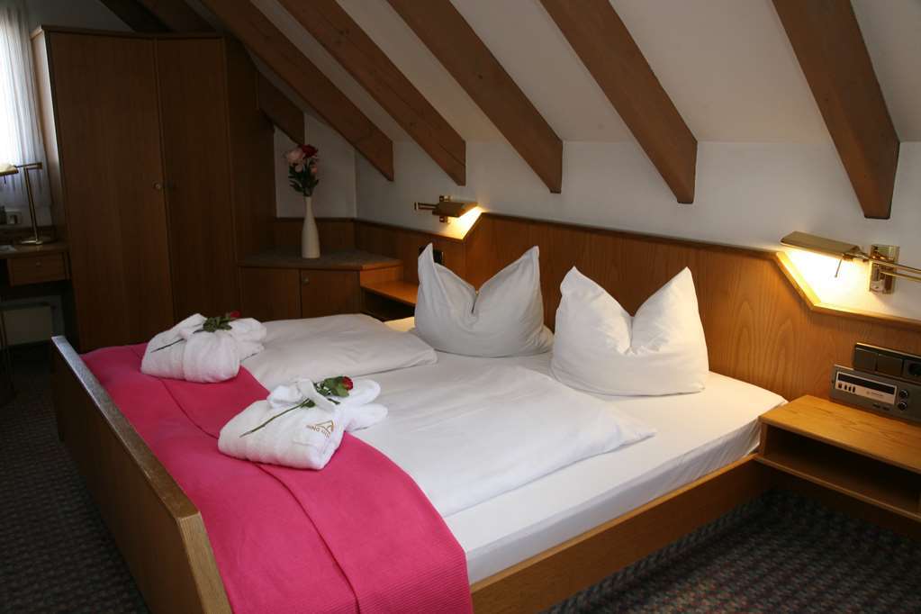 Hotel Mohren Ochsenhausen Номер фото