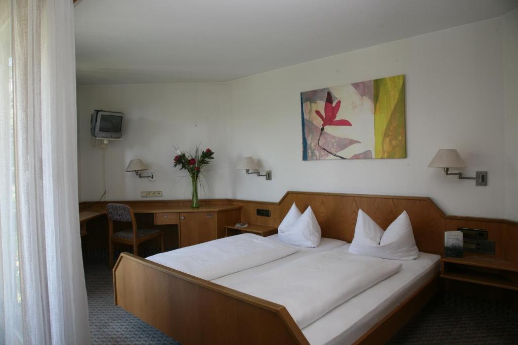 Hotel Mohren Ochsenhausen Номер фото